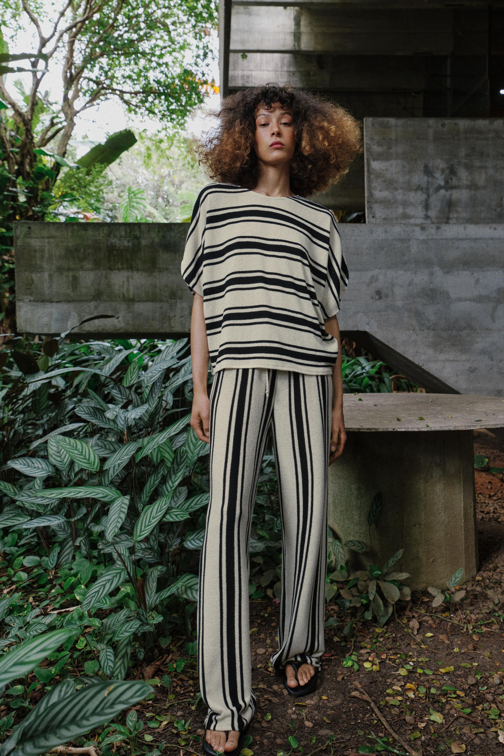 ZARA ТОП В СТИЛЕ РУСТИК С РУКАВАМИ-КРЫЛЫШКАМИ, ЭКРЮ/ЧЕРНЫЙ