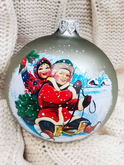 Стеклянный шар Дети на санках 80 мм., Коломеев (КУ-80-214131)