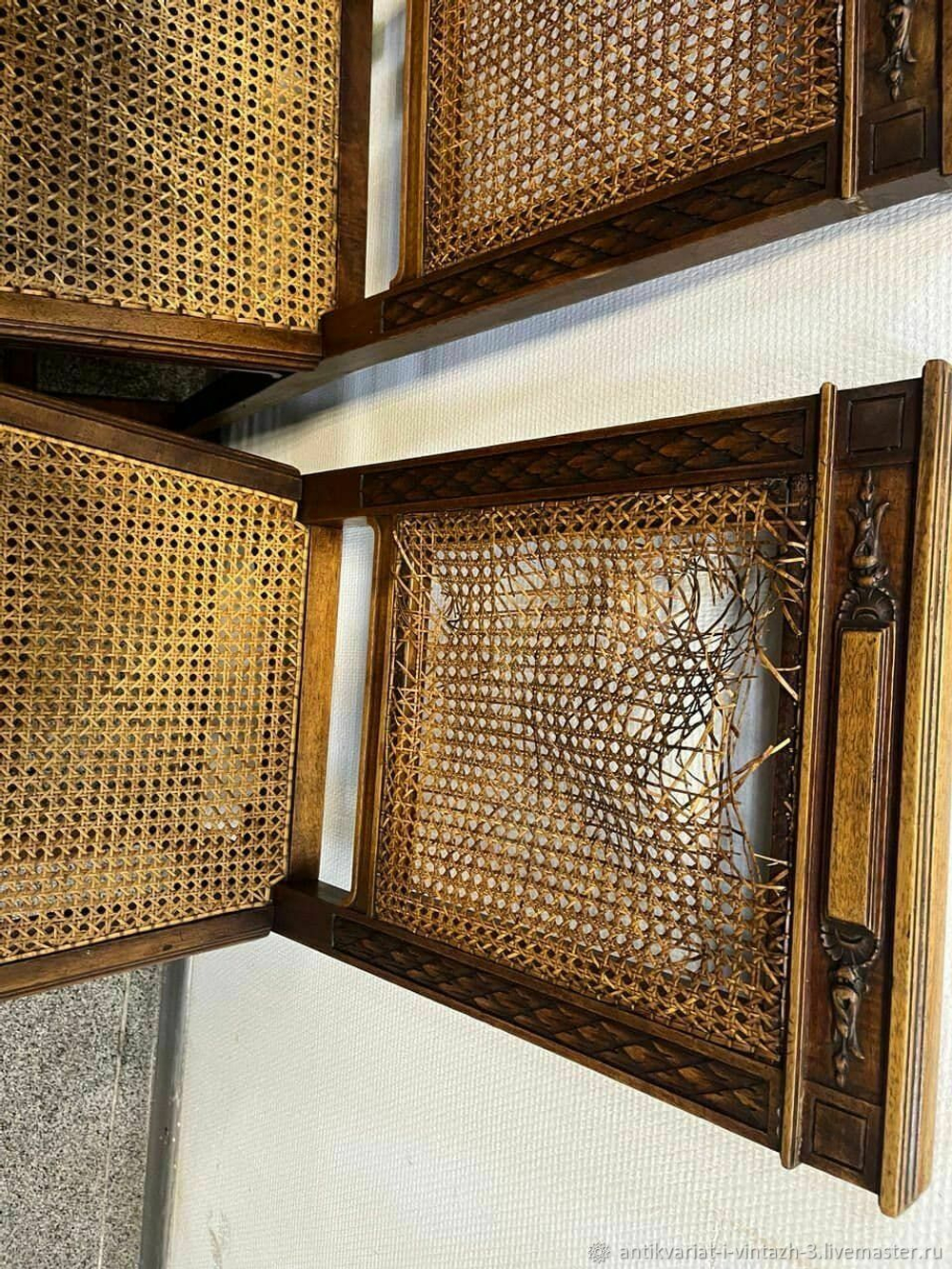 Старинные стулья с ротангом