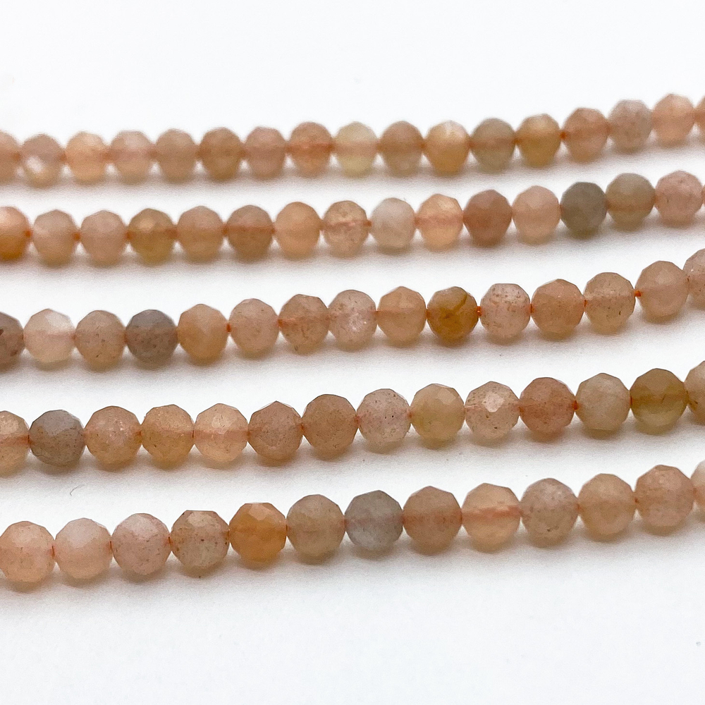 Бусины Солнечный камень граненый, диаметр около 3,7 мм, цена за 26-27 шт (1/4 нити)