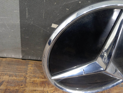 Эмблема решетки радиатора Mercedes GLE (V167), GLC (X253) 18-нв Б/У Оригинал A0008800100