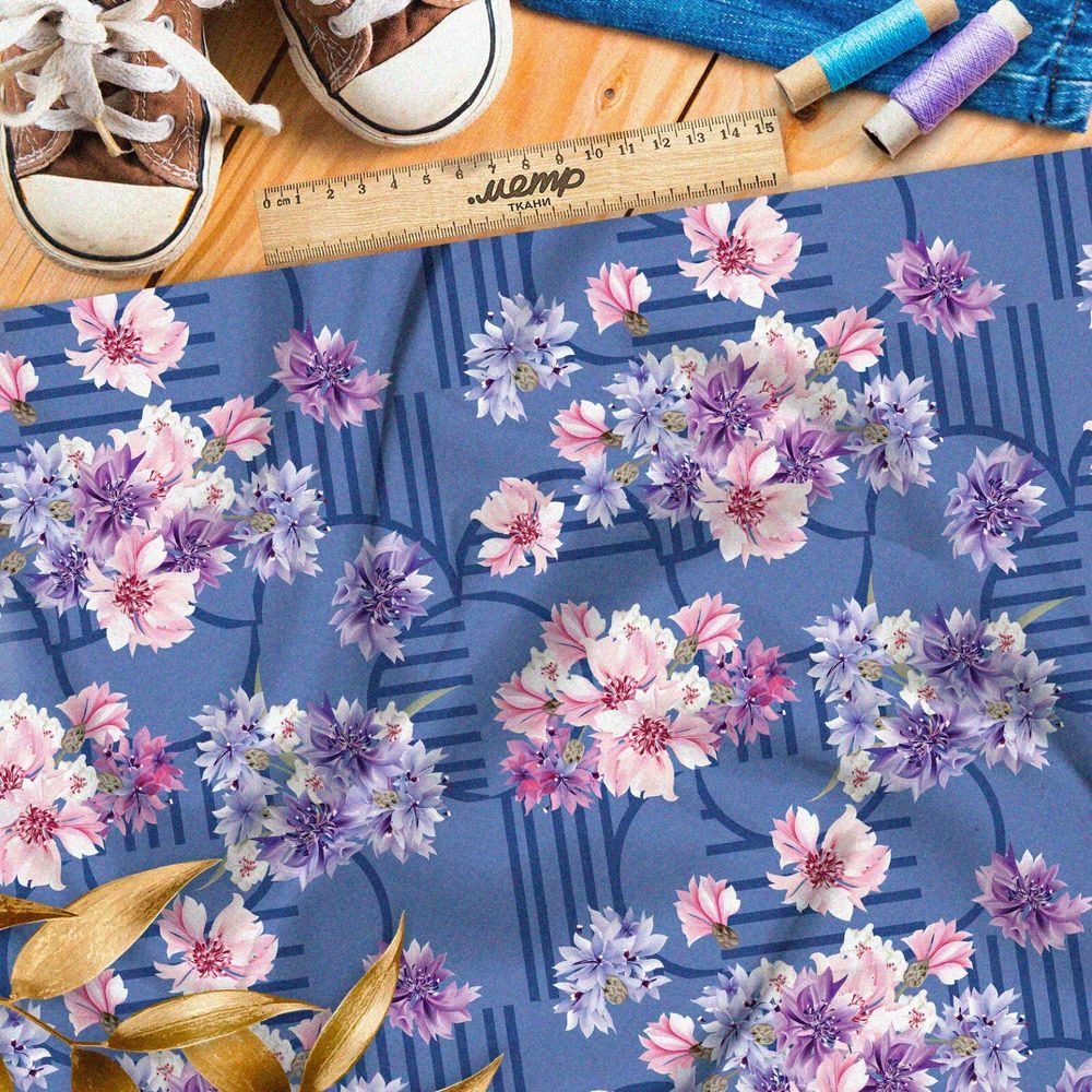 Ткань оксфорд 210 цветущие васильки и яблони на голубом фоне с рисунком