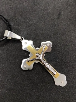 Крупный массивный крест из нержавеющей стали