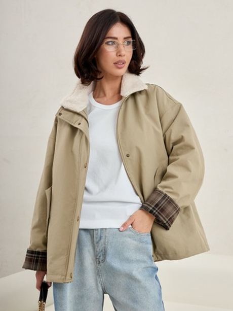 Утепленная женская куртка оливкового цвета