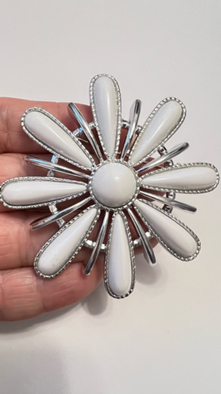 Брошь белый цветок Sarah Coventry
