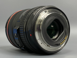 Canon 24-105mm 4L IS USM царапинки на линзе