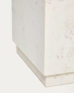 Приставной столик Sorein из белого мрамора 40 x 40 см