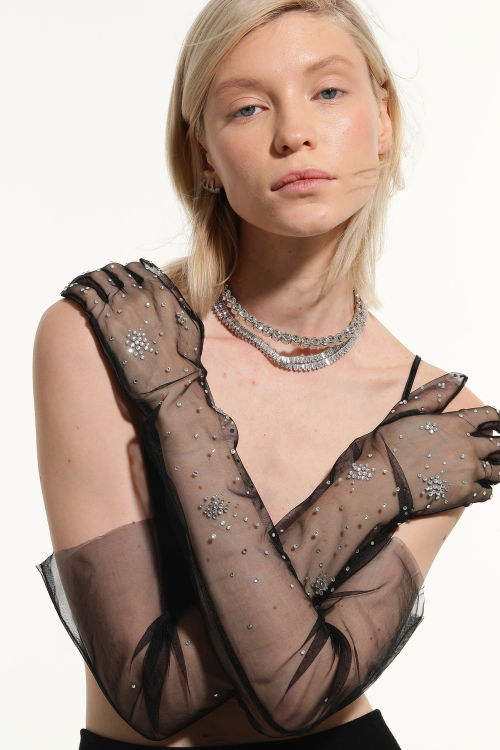 Перчатки длинные черные с камнями