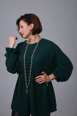 Браслет из гладких и рифленых золотых колечек с горным хрусталем