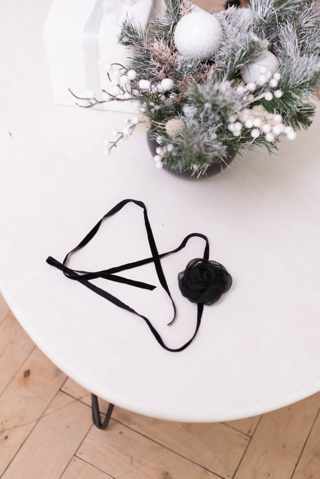 Чокер с цветком черная роза