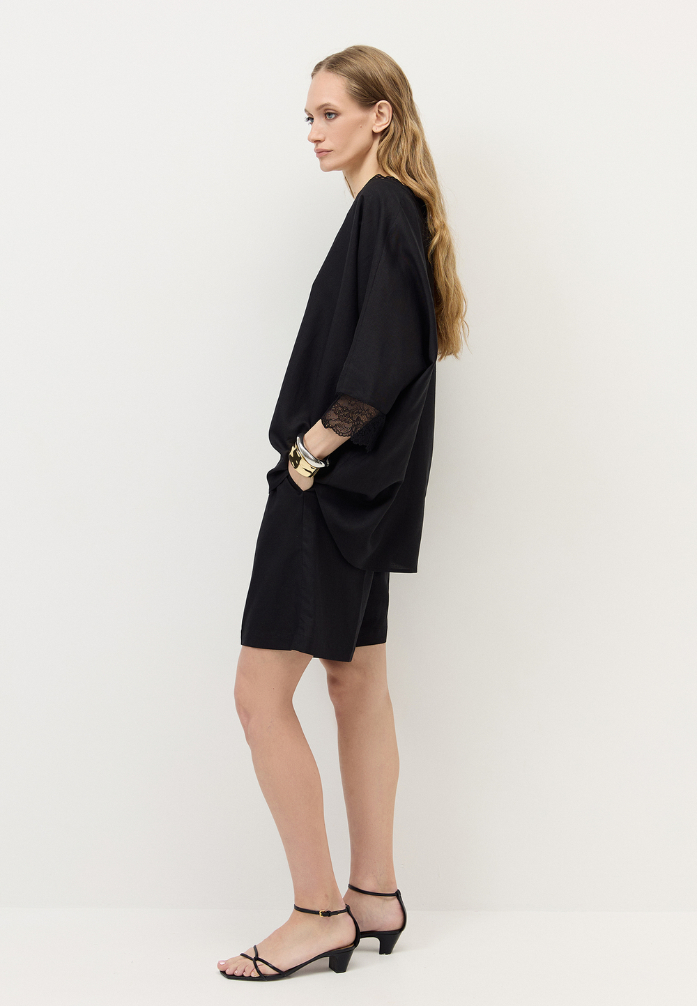 Рубашка с кружевом изо льна