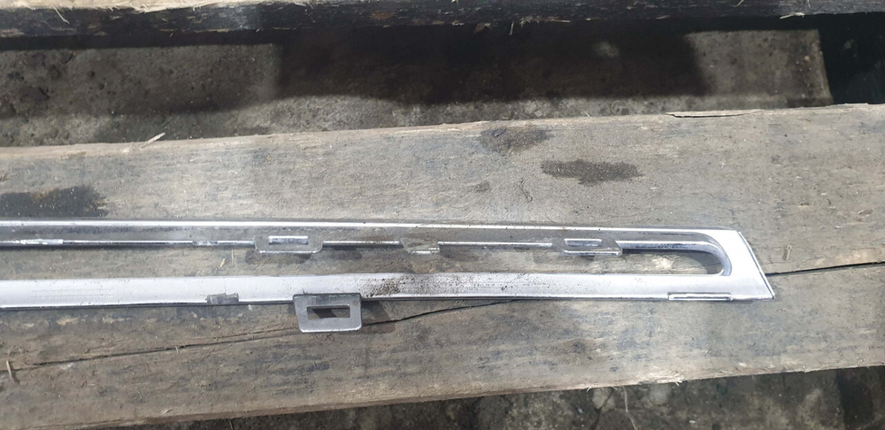 Молдинг решетки радиатора левый верхний Mercedes GLC (X253) 15-19 Б/У Оригинал A2538880185