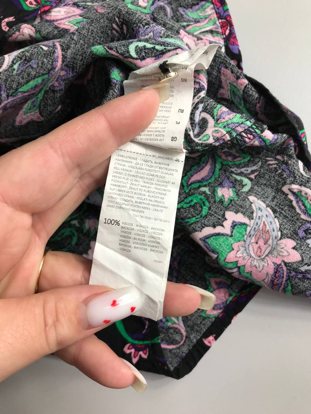 Блузка MOHITO яркая и приятная, из вискозы 44 размер