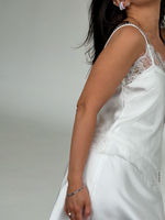 Шелковый костюм с юбкой белый