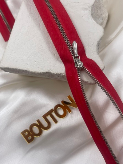 Молния металл Riri, неразъёмная, цвет 2407, красный