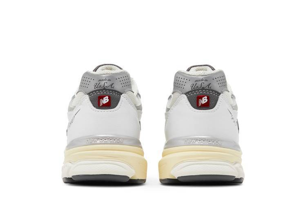 Кроссовки New Balance Teddy Madenb 990 V3