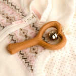 Деревянная погремушка с бубенцом Сердечко Леснушки