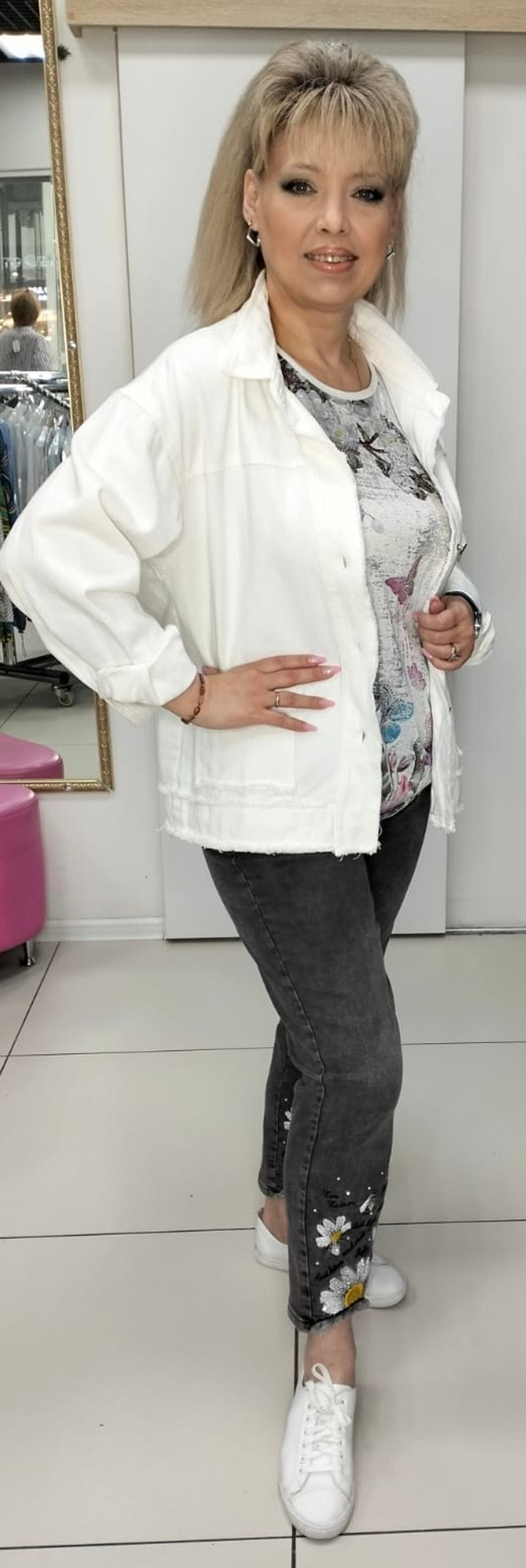 Белый джинсовый жакет с кармашками на большие размеры