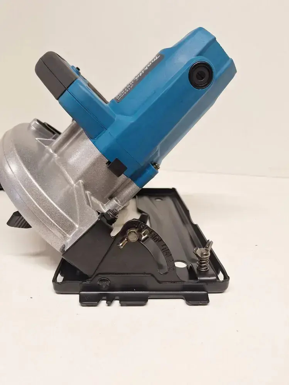 Циркулярная дисковая пила Makita 1200Wt.