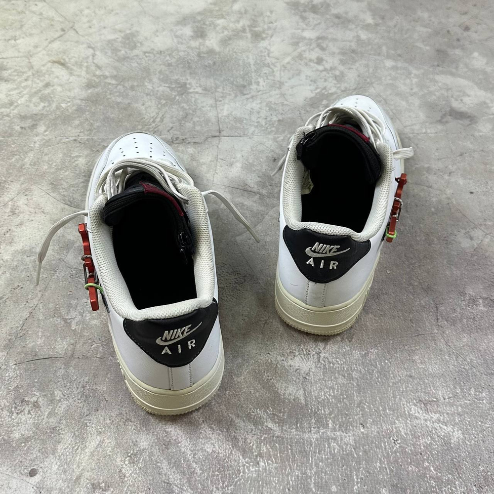 Nike Air Force 1 Low Carabiner Swoosh