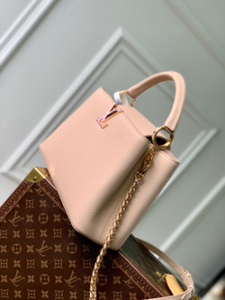 Louis Vuitton Capucines MM