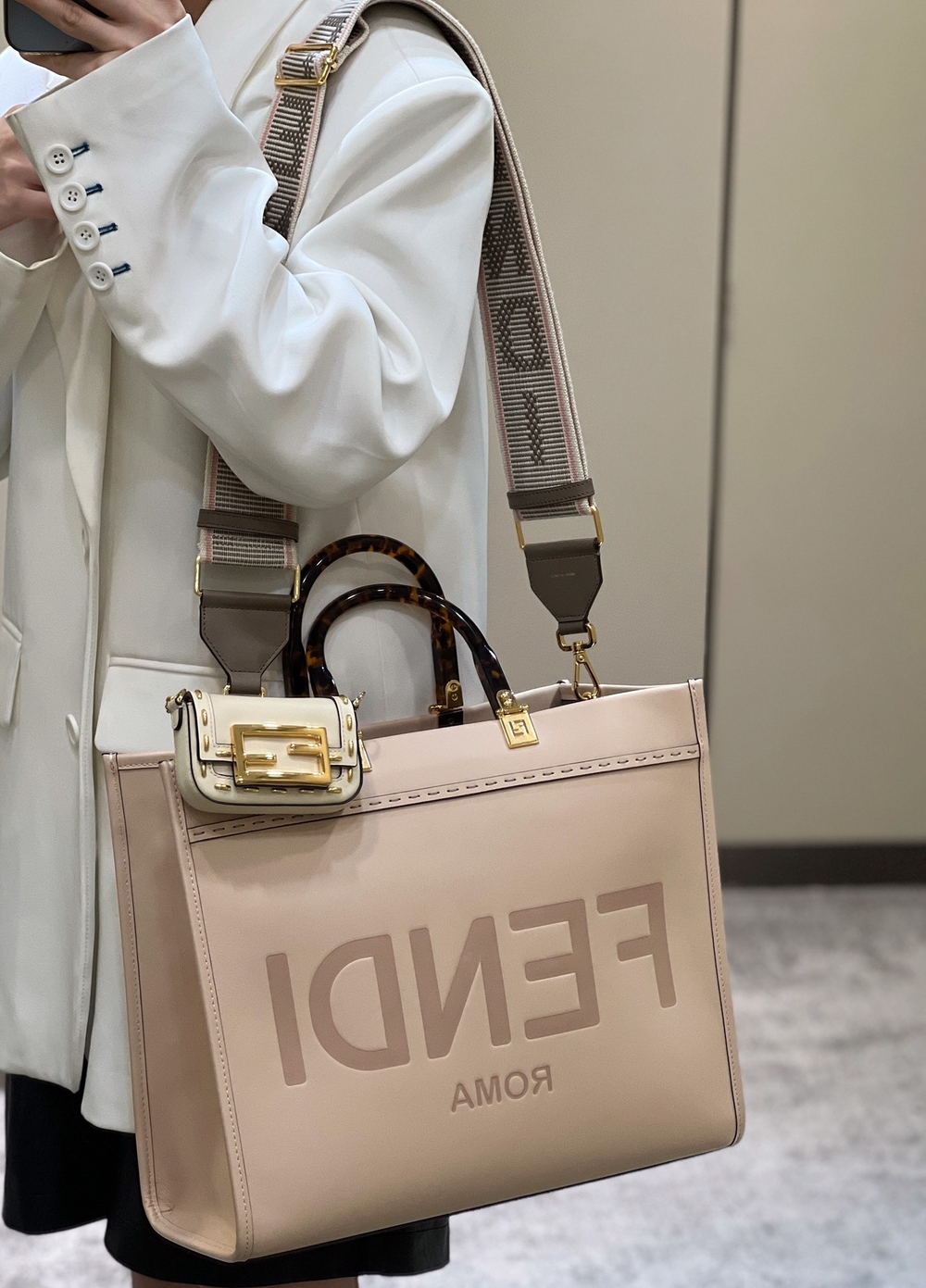Fendi Sunshine Medium 35 cm