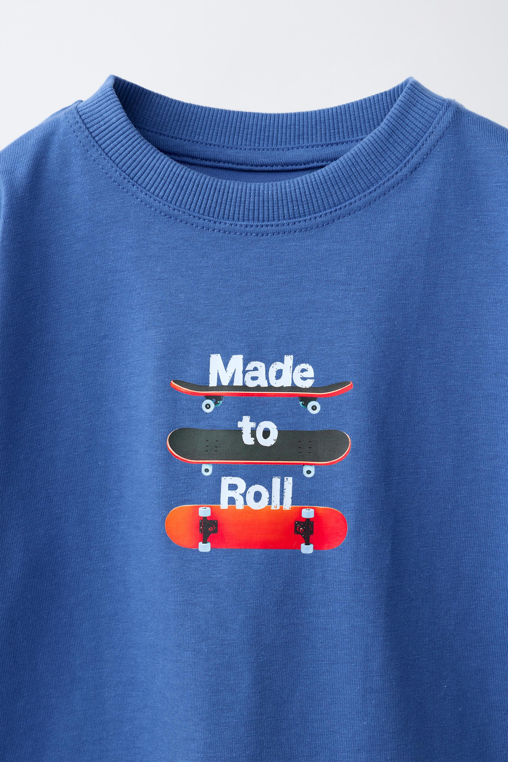 ZARA ФУТБОЛКА С ПРИНТОМ, ЯРКО-СИНИЙ