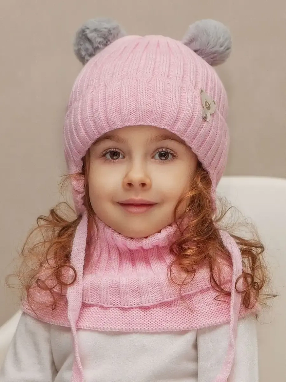 Шапка для девочки зимняя вязаная и снуд