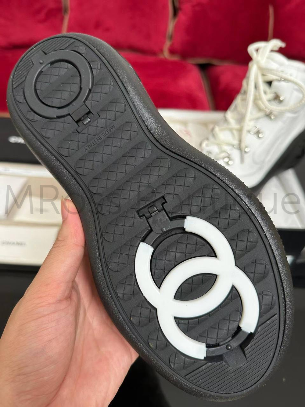 Женские белые ботинки Chanel с шипами на подошве