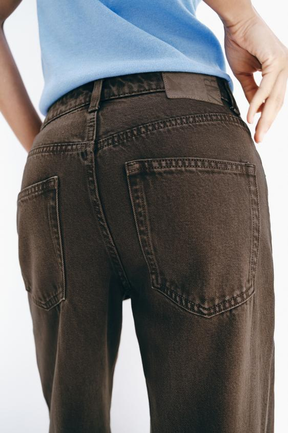 ZARA ДЖИНСЫ Z1975 LOOSE СО СРЕДНЕЙ ПОСАДКОЙ И ВСТАВКАМИ КРЮЧКОМ, КОРИЧНЕВЫЙ