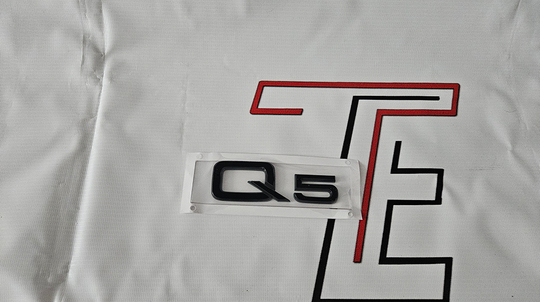 Шильдик Audi Q5