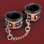 Золотистые кожаные наручники с карабинами (Цвет: золото)