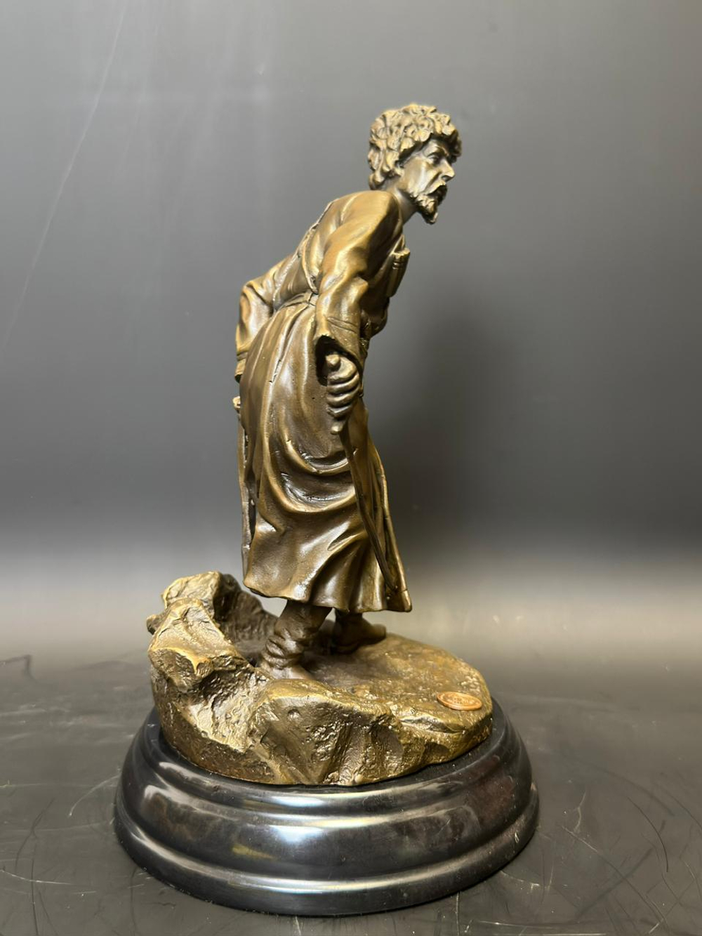 Бронзовая скульптура «Черкес, заметивший врага»