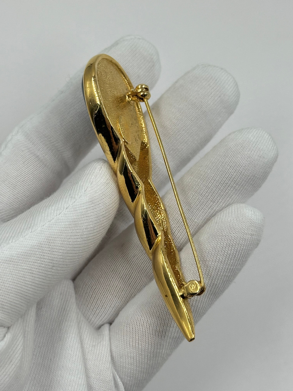 Брошь с синей вставкой Jean Louis Scherrer