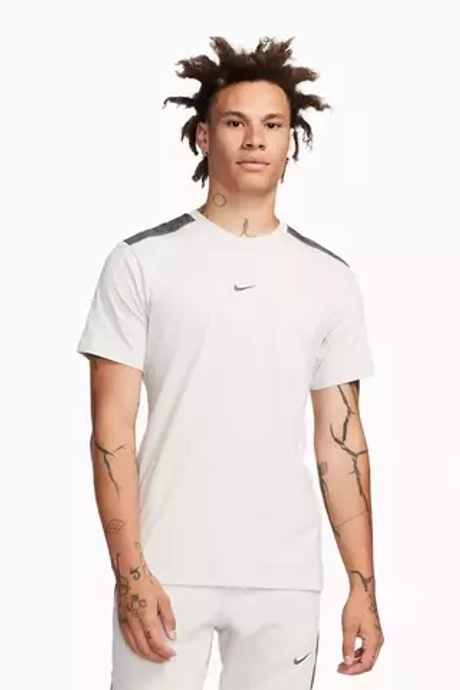 Футболка Nike Graphic Tee
