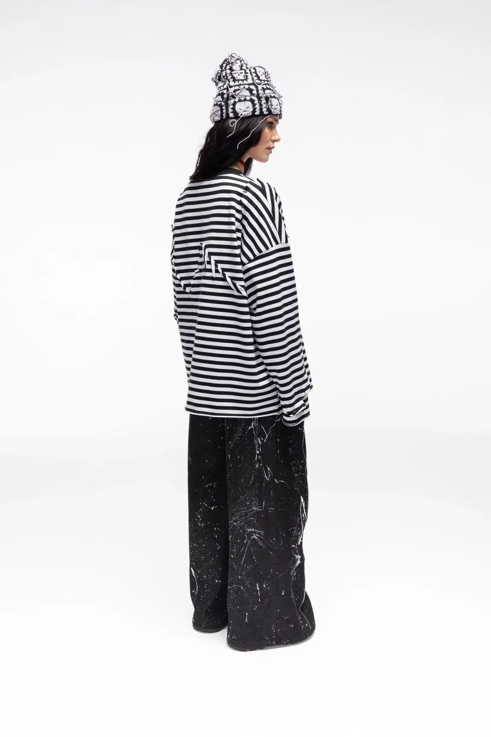 Купить Лонгслив Kraizy Stripes В полоску черно-белый Лонгслив Kraizy Stripes В полоску черно-белый