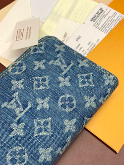 Louis Vuitton Zippy Wallet