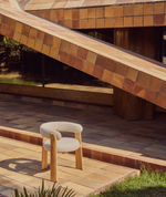 Уличный стул Granite бежевый с ножками из тикового дерева