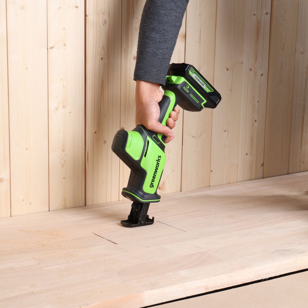 Пила сабельная акк. Greenworks GPT-CRS-25, 24V, б/щет, 0-3000/мин, рез 80 мм дер., LED, 1х2Ач,ЗУ,кор (1200507CUA)