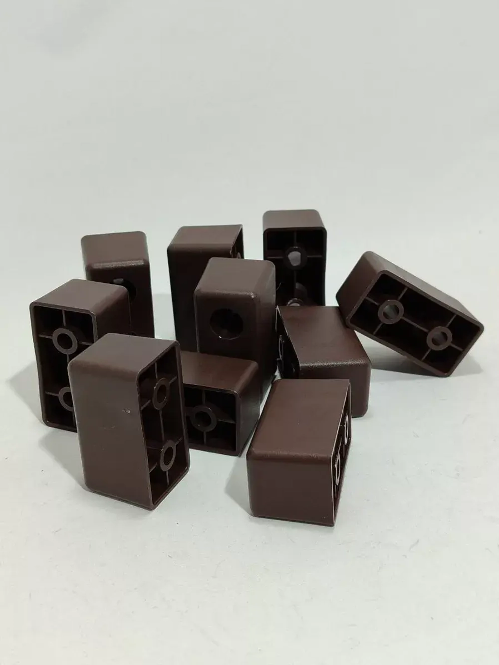 Пластиковые ножки для мебели дивана шкафа тумбочки стола