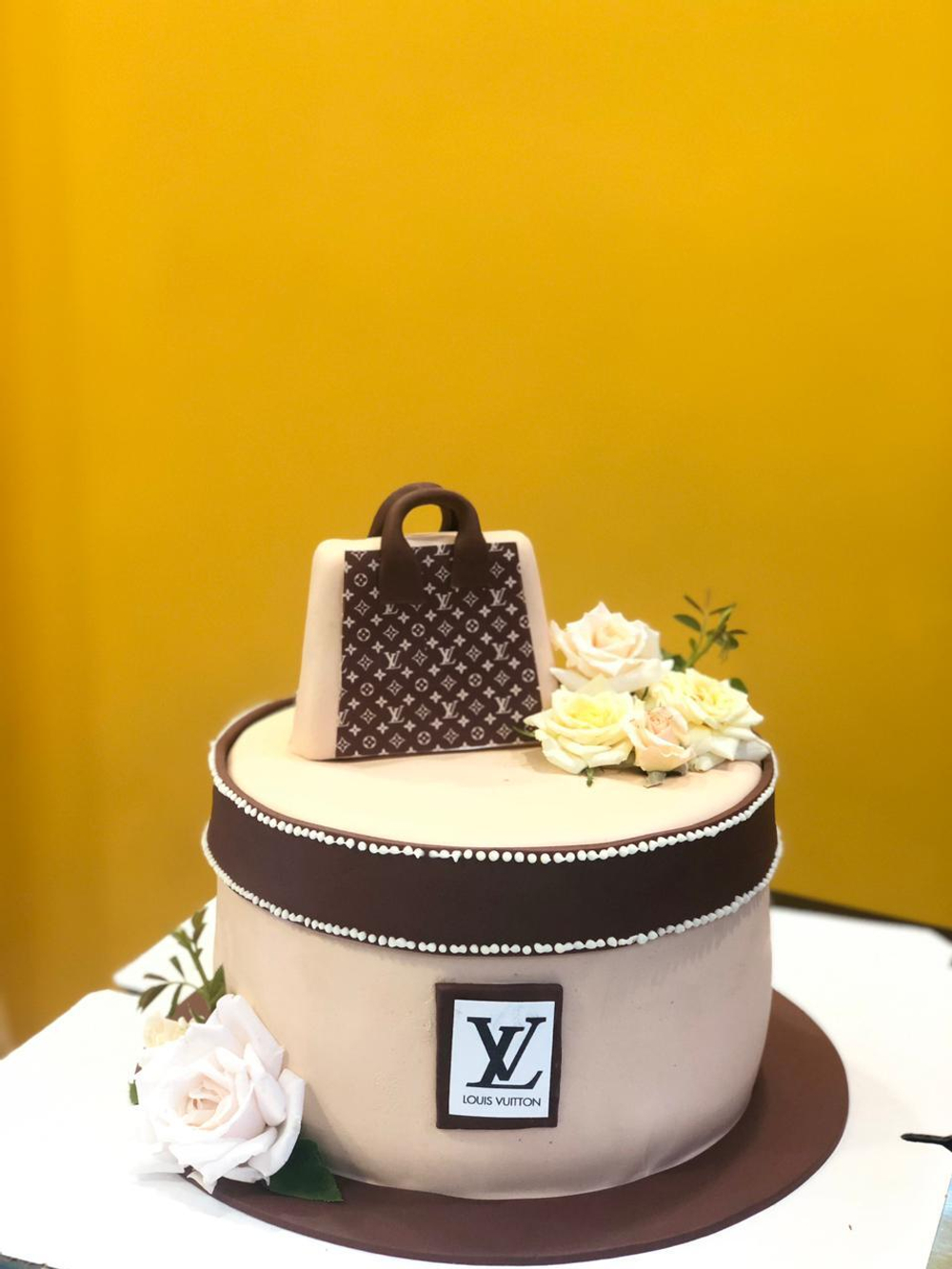 Торт Луи Витон сумка,
Louis Vuitton сумка, брендовые вещи, девушке, маме, тете,сестре на день рождение