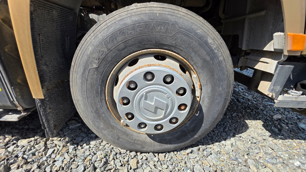 Shacman (Shaanxi) SX* 6x4 Седельный тягач SX42584V324 (Дизельный, 11,6 л, 423 л.с., МТ)