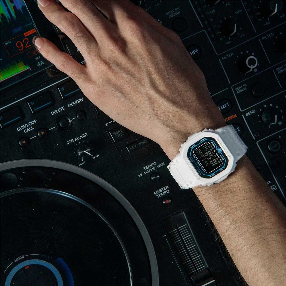 Часы Casio DW-B5600SF-7