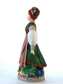 Кукла фарфоровая Украинка в праздничном костюме Киевской губернии
