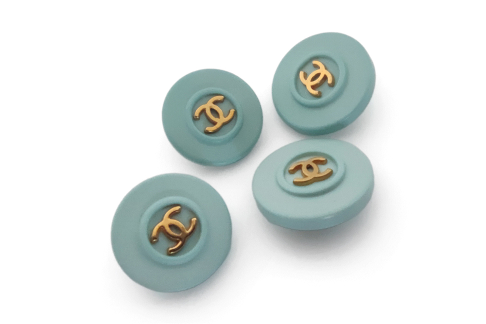 Четыре пуговицы Chanel