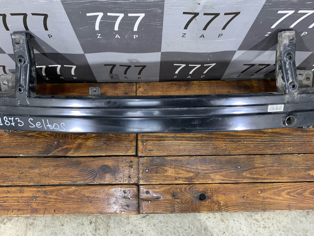 Усилитель переднего бампера Kia Seltos 19-нв Б/У Оригинал 64900Q5000