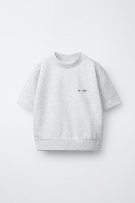 ZARA ТОЛСТОВКА С КОРОТКИМИ РУКАВАМИ И РЕЛЬЕФНОЙ НАДПИСЬЮ, СЕРЫЙ МЕЛАНЖ