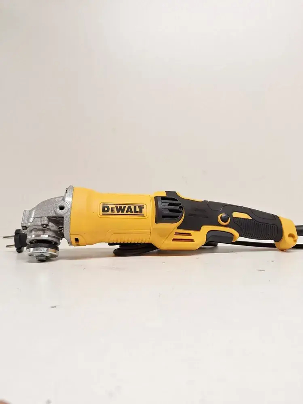 УШМ/Болгарка Dewalt с регулировкой скорости 1600WT