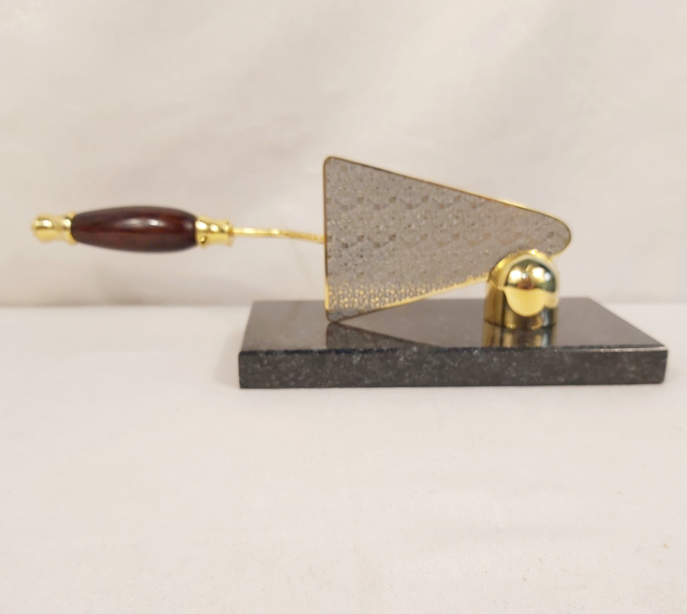 Подарок строителю " Сувенирный мастерок" малый на камне