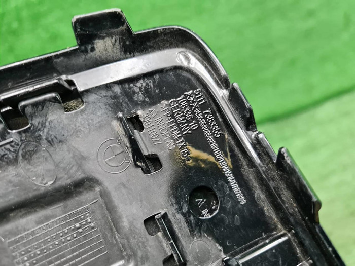 Решетка переднего бампера левая BMW X1 F48 (15-19)